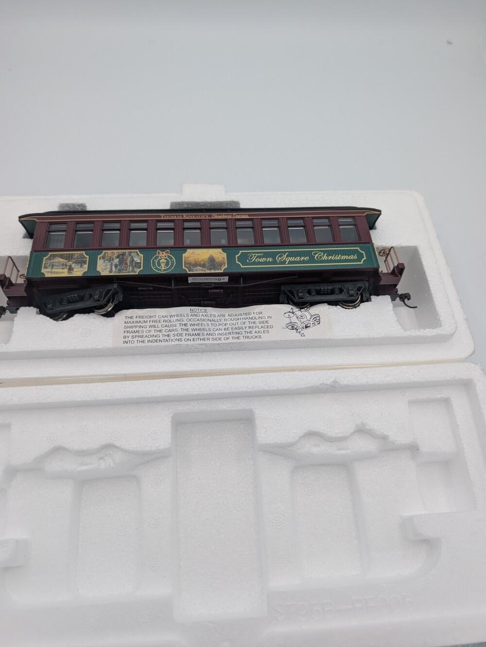 Hawthorne Village "Thomas Kinkade Christmas Express" Passenger Car On30 MIB COA